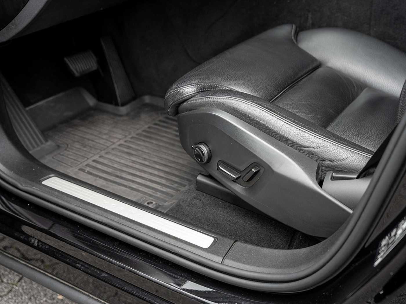 Volvo  D4 Inscription 2WD STANDHZ PANORAMADACH