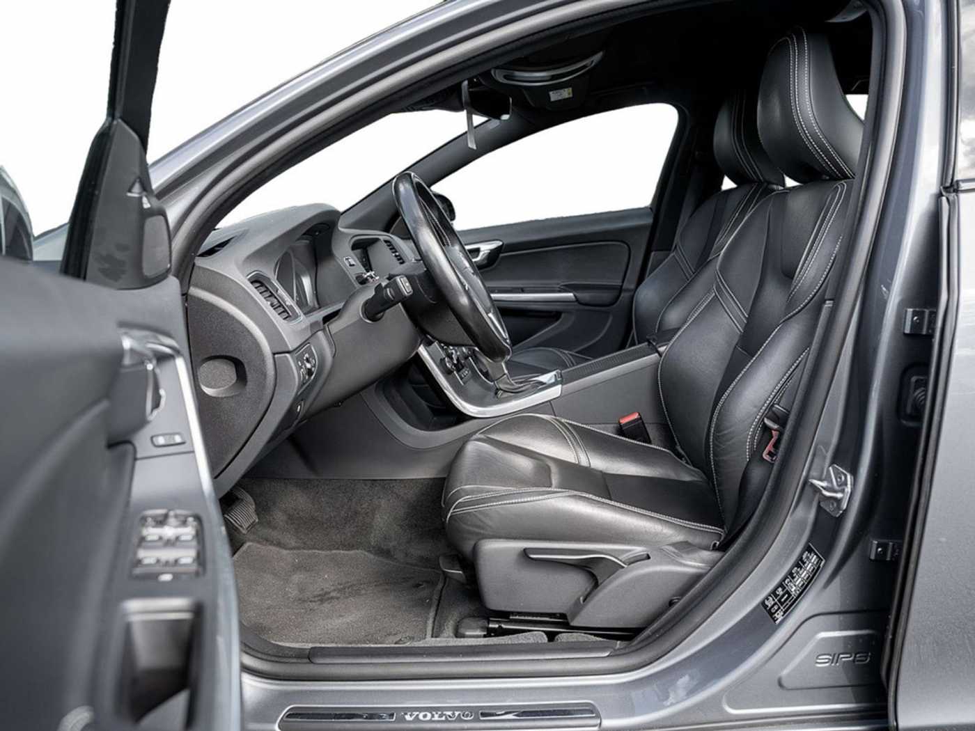 Volvo  T4 Linje Svart ACC BLIS Facel. 1. Hd.