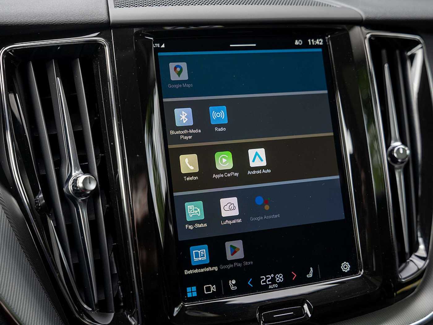 Volvo  T8 Plus Dark Recharge Plug-In Hybrid AWD