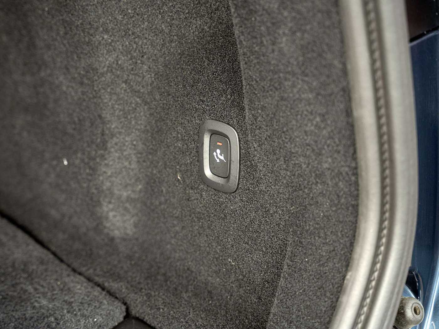 Volvo  T8 Plus Dark Recharge Plug-In Hybrid AWD