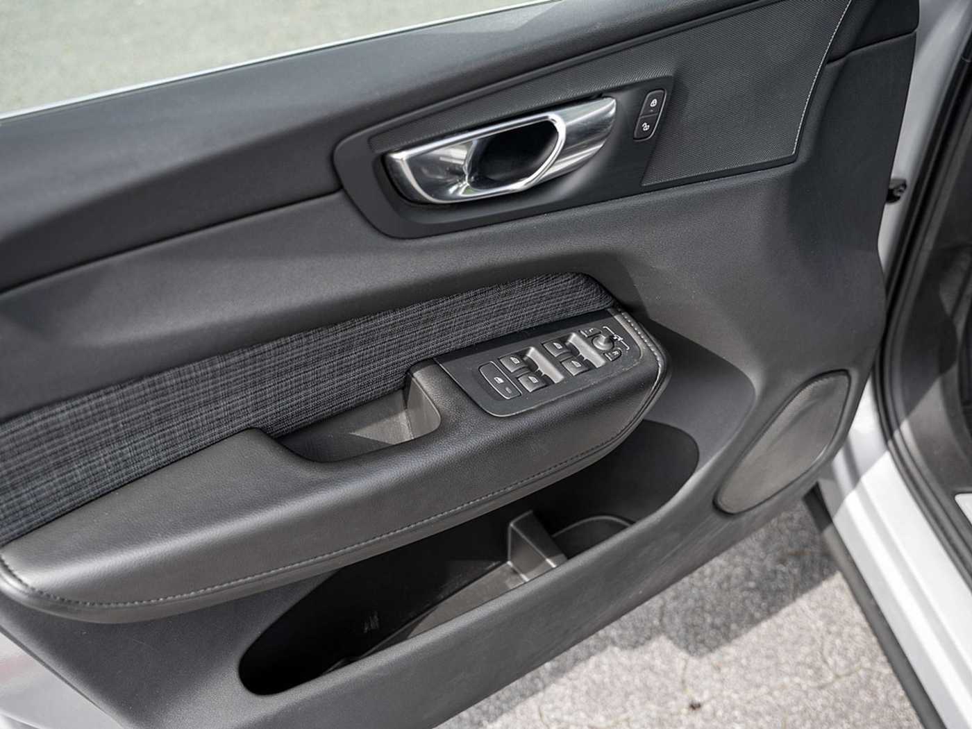 Volvo  B4 Core GJR HUD SHZ RÜCKFAHRKAMERA