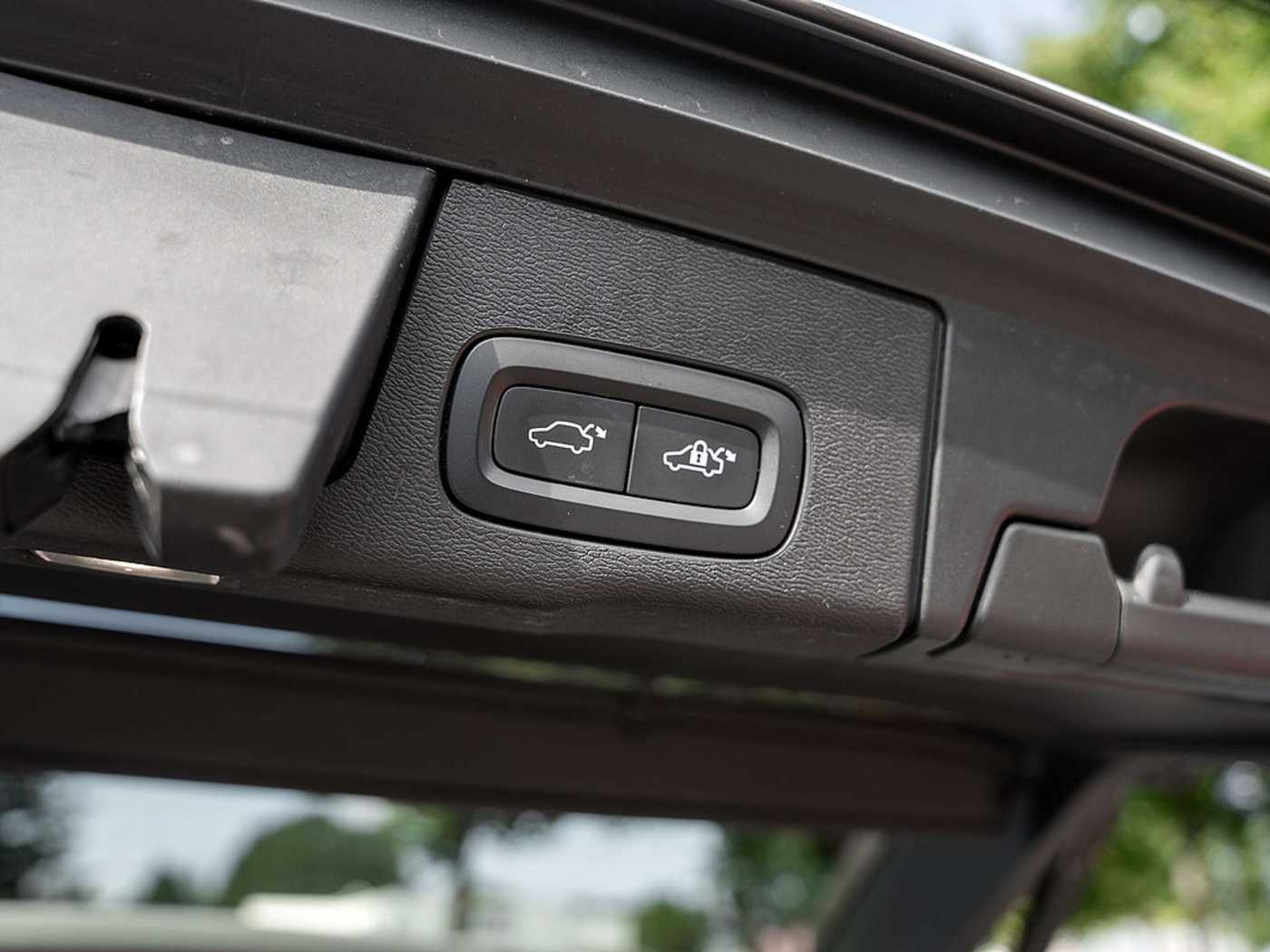 Volvo  B4 Core GJR HUD SHZ RÜCKFAHRKAMERA