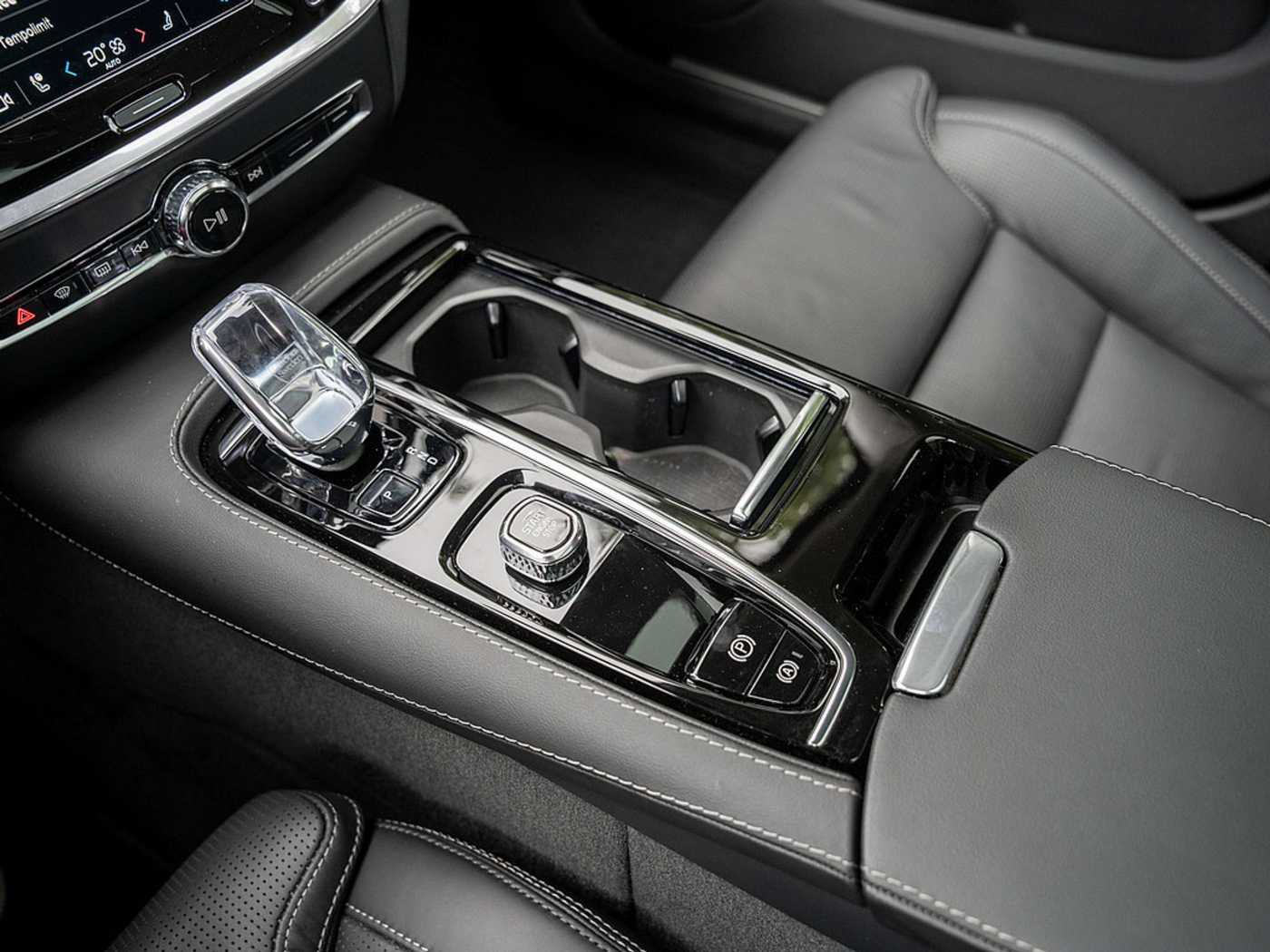 Volvo  T8 Recharge Plus Dark AWD PANO 360°
