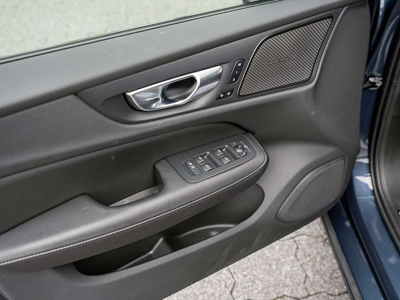 Volvo  T8 Recharge Plus Dark AWD PANO 360°