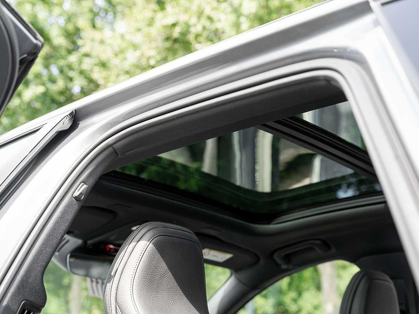 Volvo  T4 R-Design B&W AHK HEAD-UP DISPLAY