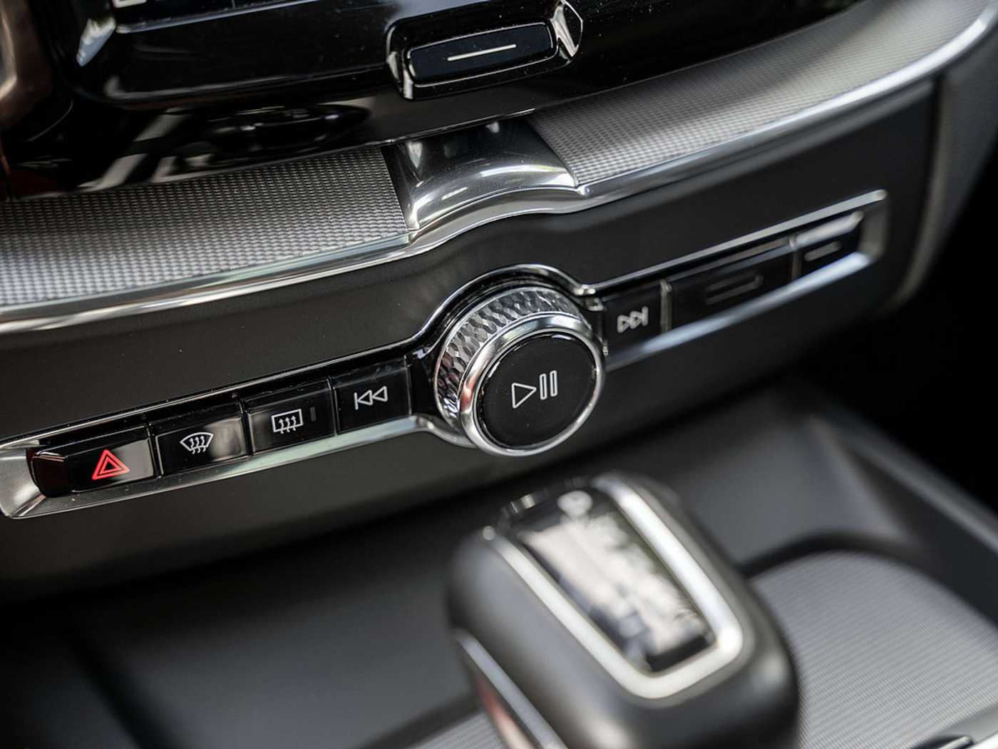Volvo  T4 R-Design B&W AHK HEAD-UP DISPLAY