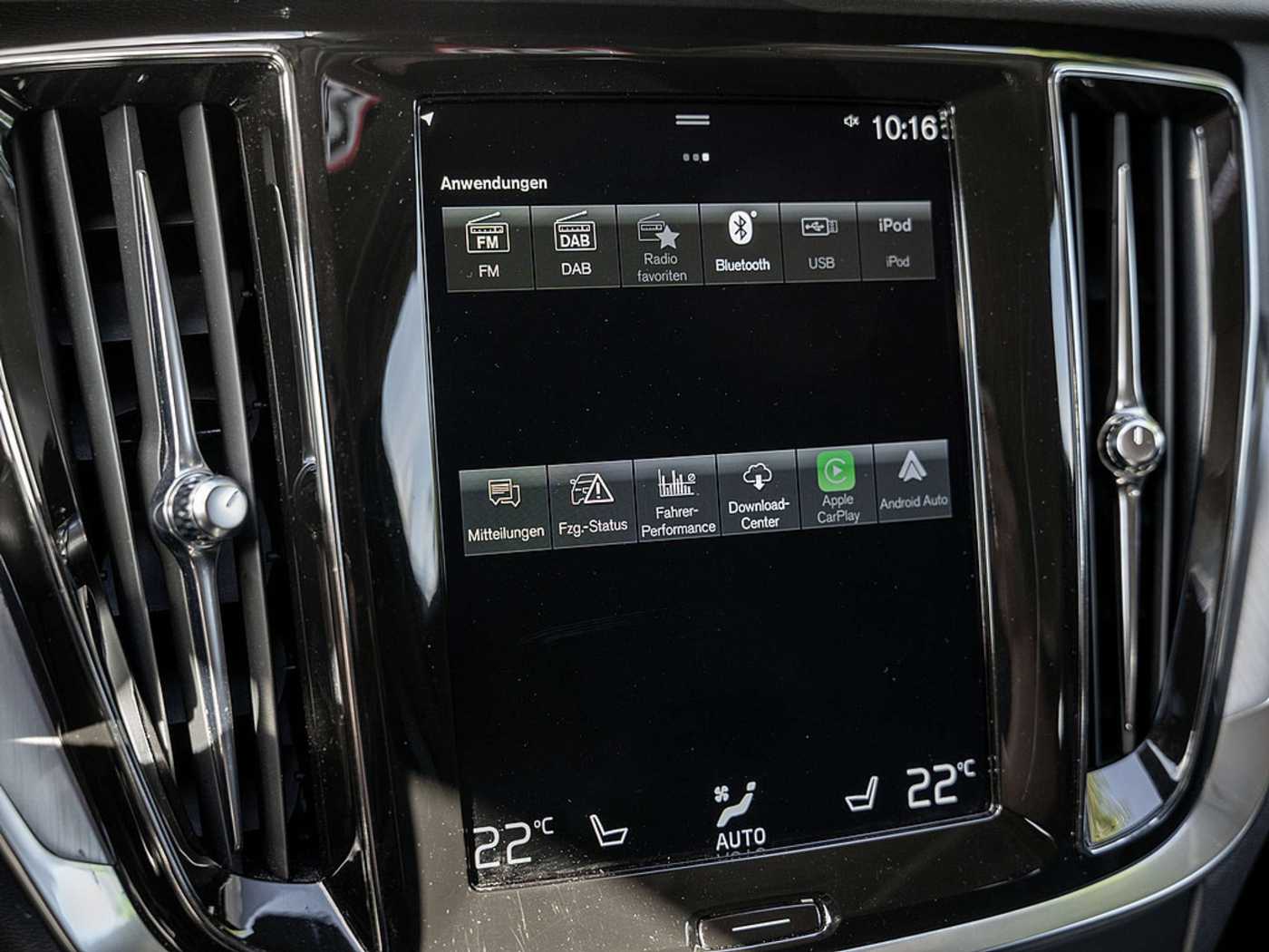 Volvo  B4 Momentum Pro NAVI AHK TOTW 360°