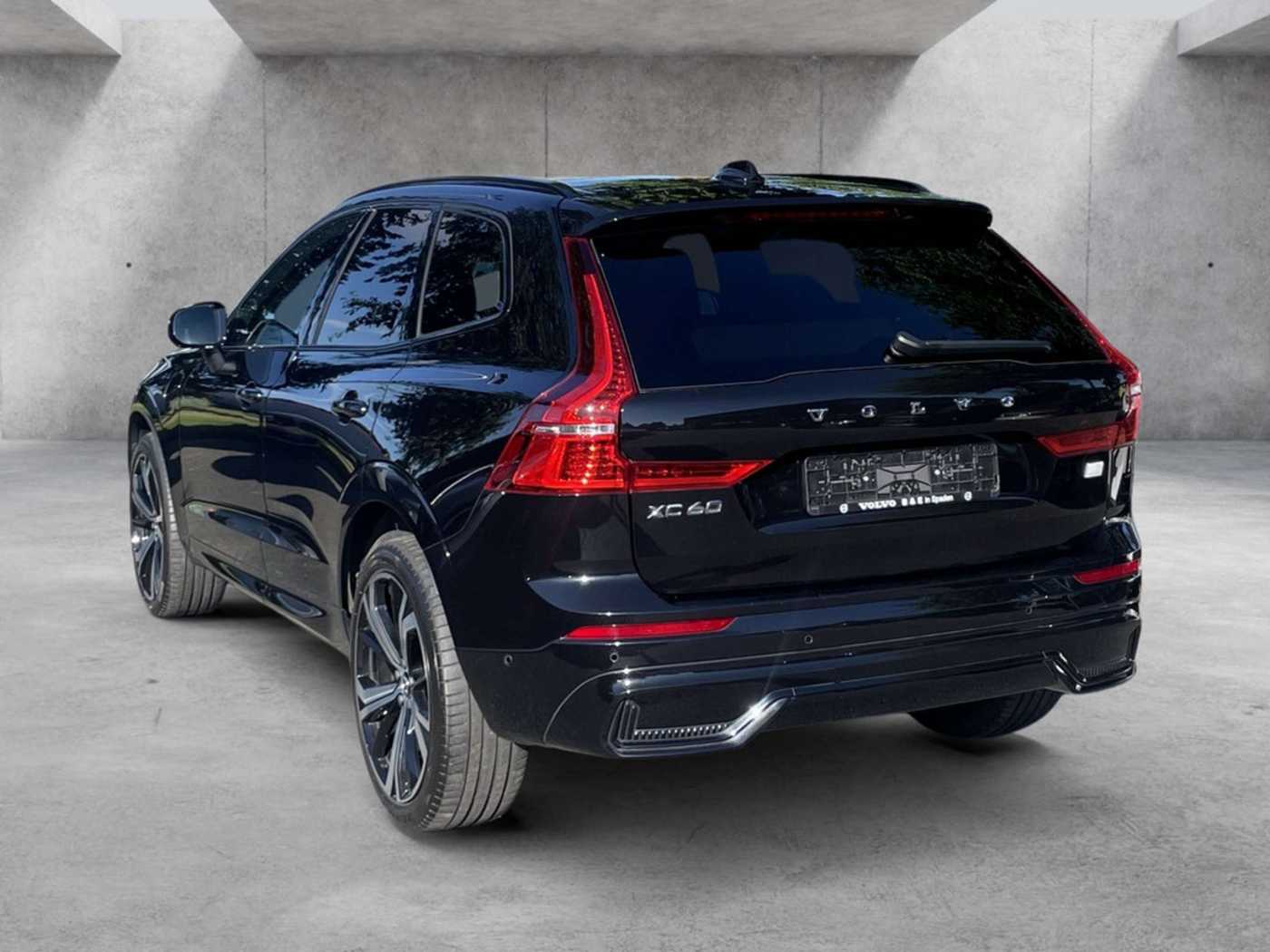 Volvo  T6 Plus Dark Plug-In Hybrid AWD 21' AHK