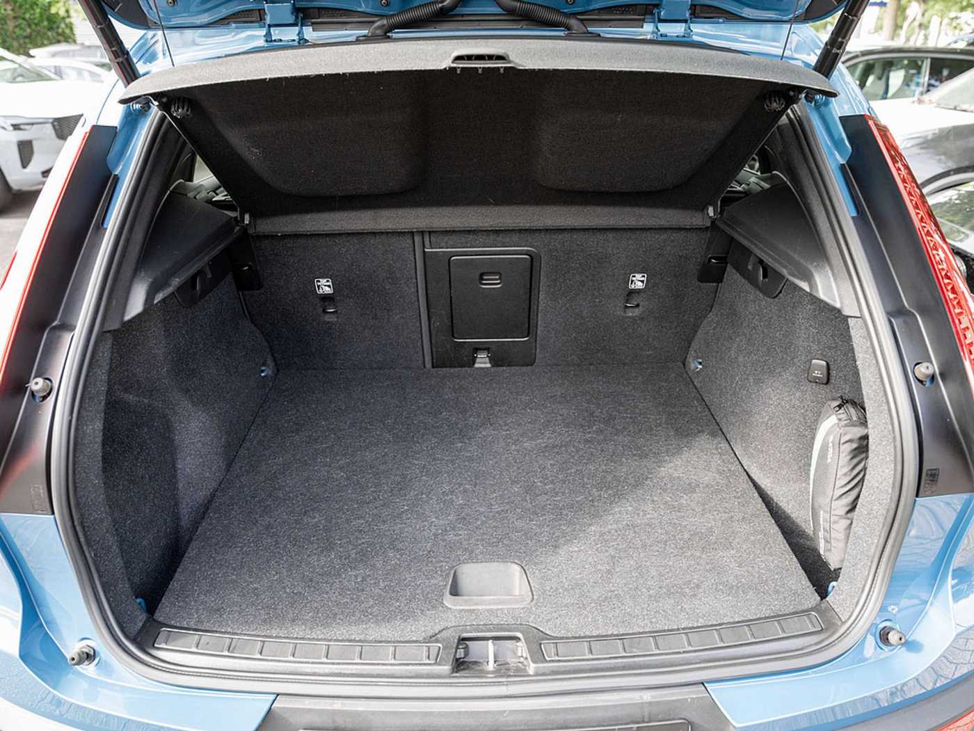 Volvo  T4 Recharge Core AHK ACC
