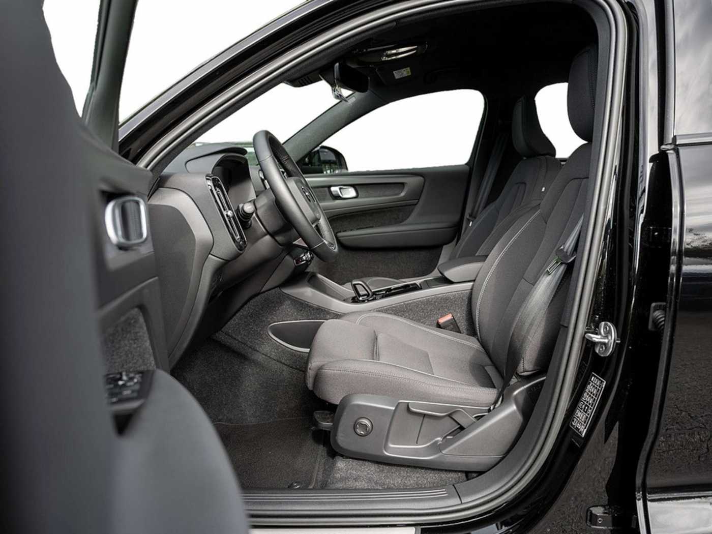 Volvo  Core Recharge Pure Electric 2WD