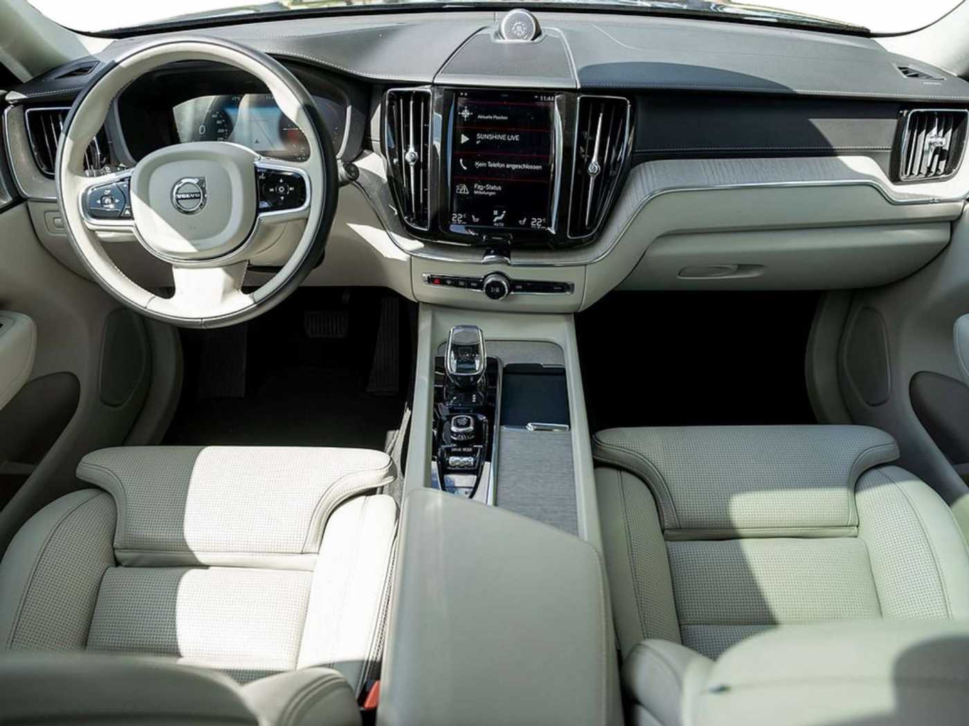 Volvo  T8 Recharge AWD Inscription HGSD B&W