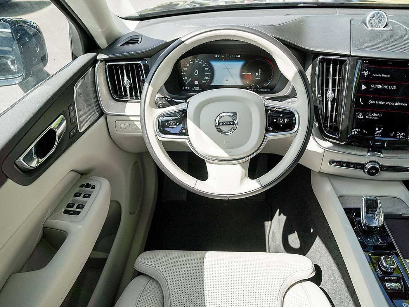 Volvo  T8 Recharge AWD Inscription HGSD B&W