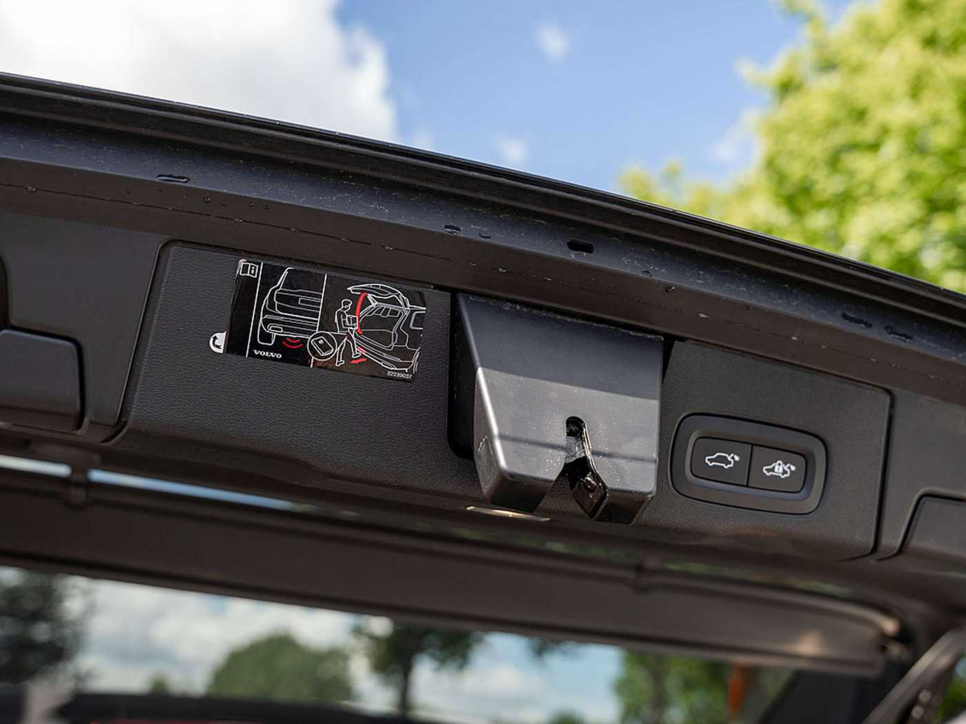 Volvo  T8 Recharge AWD Inscription HGSD B&W
