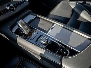Volvo  Recharge T8 AWD R-Design Edition