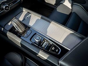Volvo  T8 R-Design Recharge Plug-In Hybrid AWD