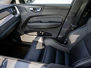Volvo  B4 R Design AWD PANO 21° H/K PILOT