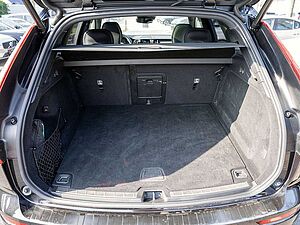 Volvo  B4 R Design AWD PANO 21° H/K PILOT