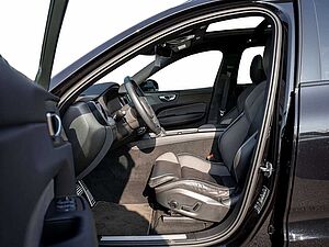 Volvo  B4 R Design AWD PANO 21° H/K PILOT