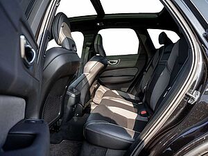 Volvo  B4 R Design AWD PANO 21° H/K PILOT