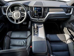 Volvo  B4 R Design AWD PANO 21° H/K PILOT