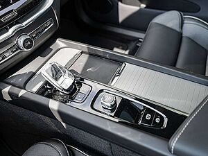 Volvo  B4 Plus Dark 360° STANDHEIZUNG
