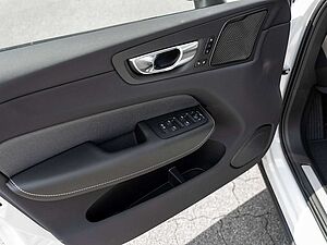 Volvo  B4 Plus Dark 360° STANDHEIZUNG
