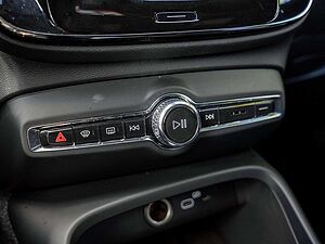 Volvo  B4 Plus Dark MEMORY ACC H/K