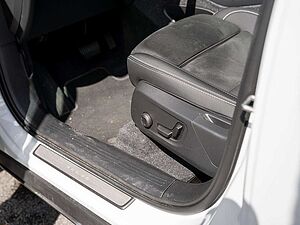 Volvo  B4 Plus Dark MEMORY ACC H/K