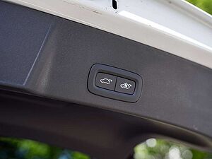 Volvo  B4 Plus Dark MEMORY ACC H/K