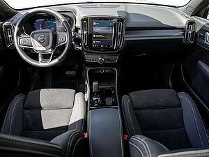 Volvo  B4 Plus Dark MEMORY ACC H/K