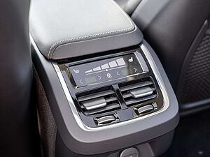 Volvo  B5 Ultimate Dark AWD HUD 360-GRAD-KAMERA