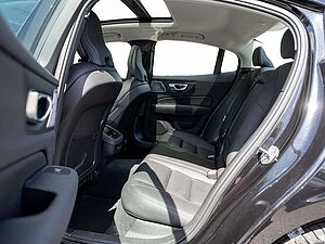 Volvo  B5 Ultimate Dark AWD ACC HUD PANO 360°