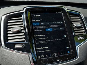 Volvo  T8 Ultra Dark Recharge AWD STANDHZ PANO