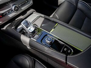 Volvo  T8 Ultra Dark Recharge AWD STANDHZ PANO