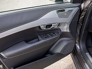 Volvo  T8 Ultra Dark Recharge AWD STANDHZ PANO