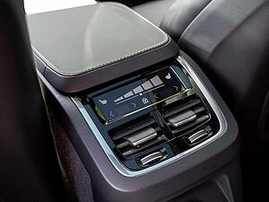 Volvo  T8 Ultra Dark Recharge AWD STANDHZ PANO