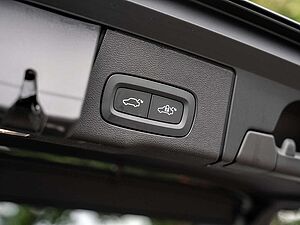 Volvo  T8 Plus Dark Recharge Plug-In Hybrid AWD