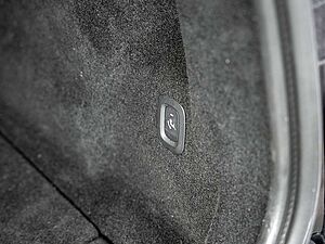 Volvo  B4 Momentum Pro