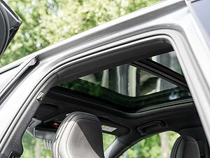 Volvo  T4 R-Design B&W AHK HEAD-UP DISPLAY