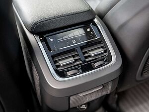 Volvo  T4 R-Design B&W AHK HEAD-UP DISPLAY