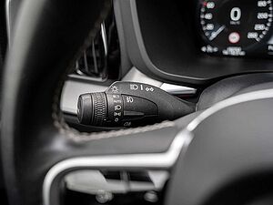 Volvo  B4 R-Design Pano-Dach / 21 ' Alu / AHK