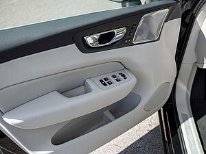 Volvo  T8 Recharge AWD Inscription HGSD B&W