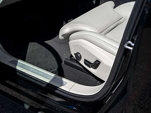 Volvo  T8 Recharge AWD Inscription HGSD B&W