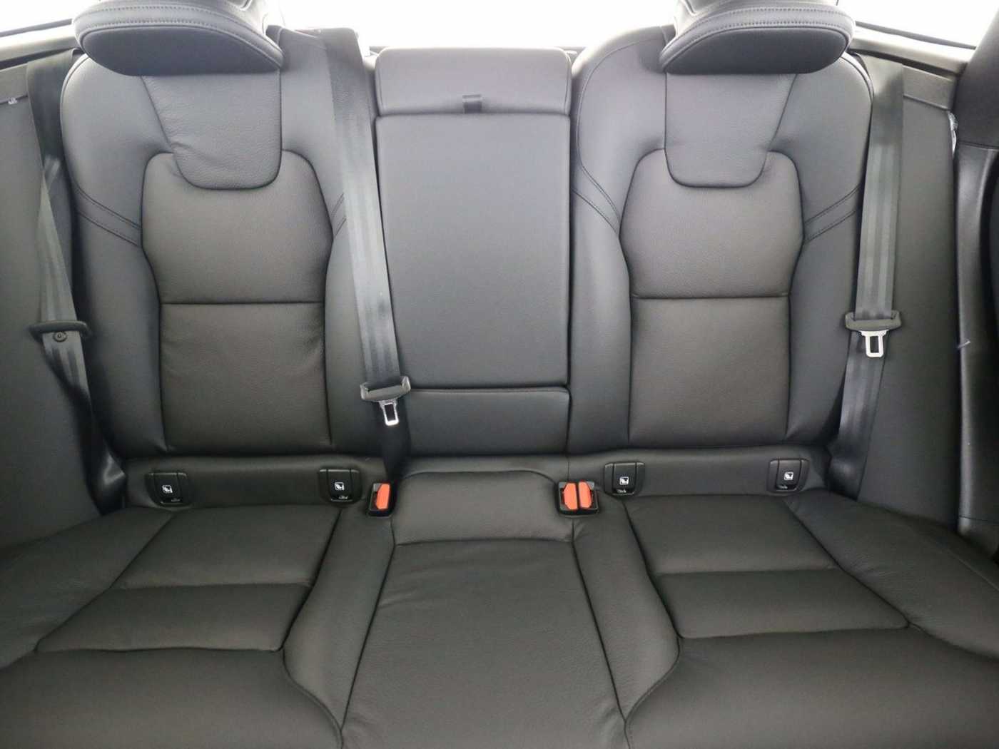 Volvo  Core B4 Mild-Hybrid Diesel AHK Standh
