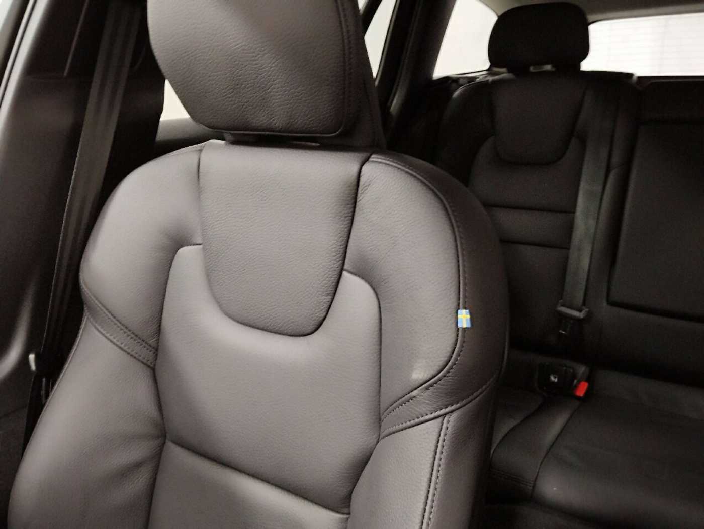 Volvo  B4 Diesel Plus Dark harman/kardon Thors-Hammer
