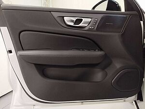 Volvo  B4 Diesel Plus Dark harman/kardon Thors-Hammer