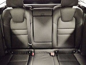 Volvo  B4 Diesel Plus Dark harman/kardon Thors-Hammer