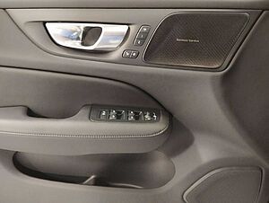 Volvo  B4 Diesel Plus Dark harman/kardon Thors-Hammer