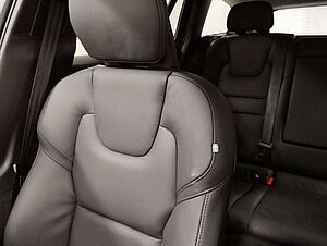 Volvo  B4 Diesel Plus Dark harman/kardon Thors-Hammer
