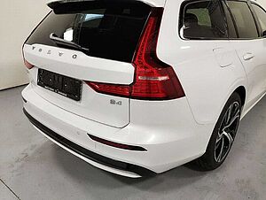 Volvo  B4 Diesel Plus Dark harman/kardon Thors-Hammer